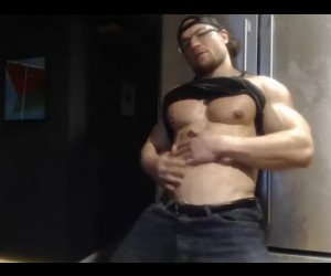 Amateur Porn: muscle hunk jerking off