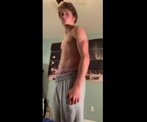 Amateur Porn: boys jerking off and showing cock