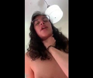 Amateur Porn: Nerdy Arab girl gets fucked