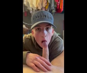 Amateur Porn: amateur twink homemade blowjob