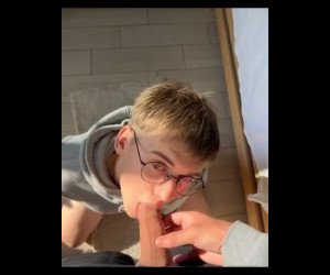 Amateur Porn: nerdy amateur twink on his knees sucking dick