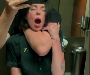 Amateur Porn: McDonalds Coworker Bathroom Sex Tape