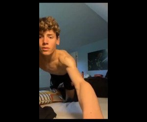 Amateur Porn: curly haired skinny twink jerking off